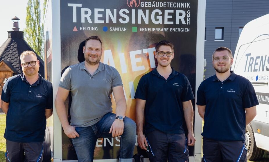 TG - Monteure und Matthias vor Hängern - geändert